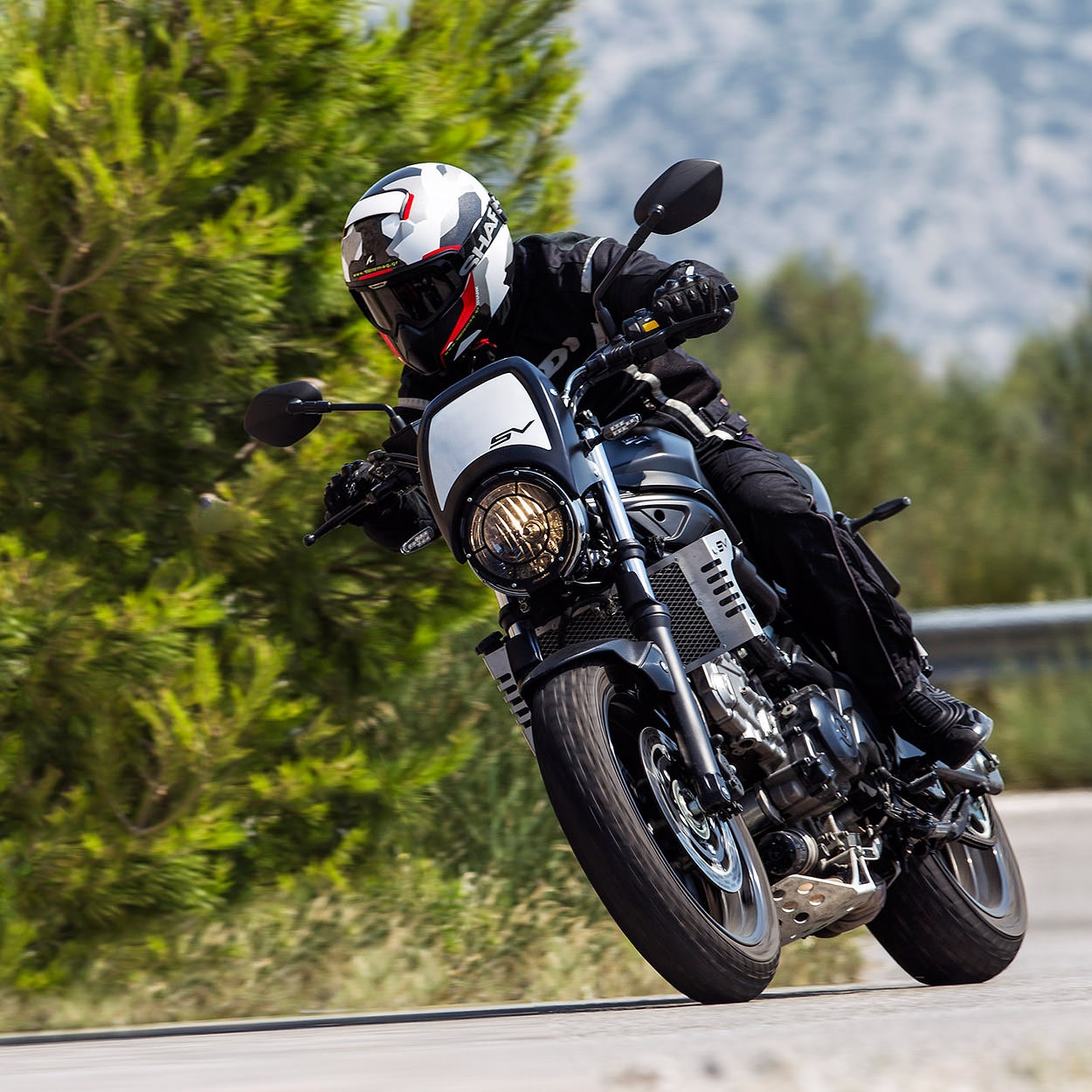 Suzuki SV650 hoi sinh theo phong cach Scrambler anh 8