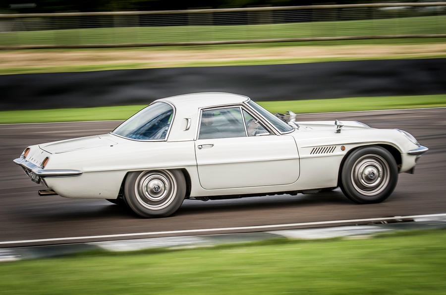 mau xe dung dong co Wankel cua Mazda anh 2