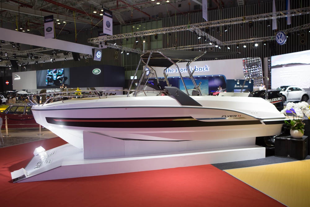 Can canh du thuyen ca nhan Beneteau Flyer 7.7 xuat hien tai Viet Nam hinh anh