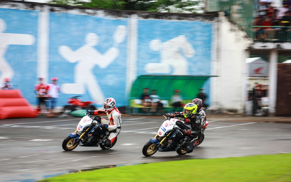 Ngan nguoi doi mua xem dua xe o Cao Lanh anh 11