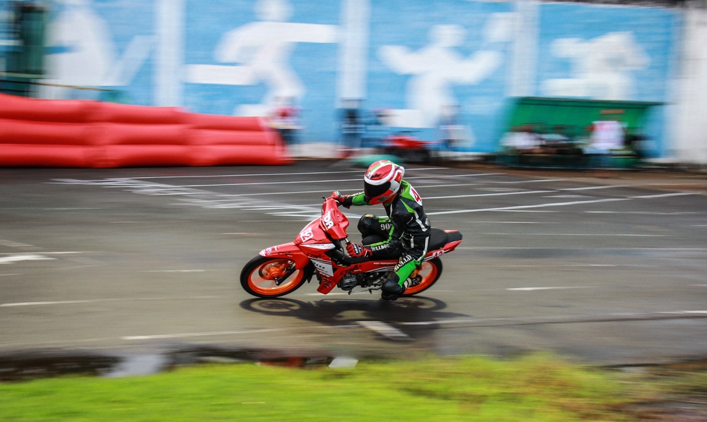 Ngan nguoi doi mua xem dua xe o Cao Lanh anh 9