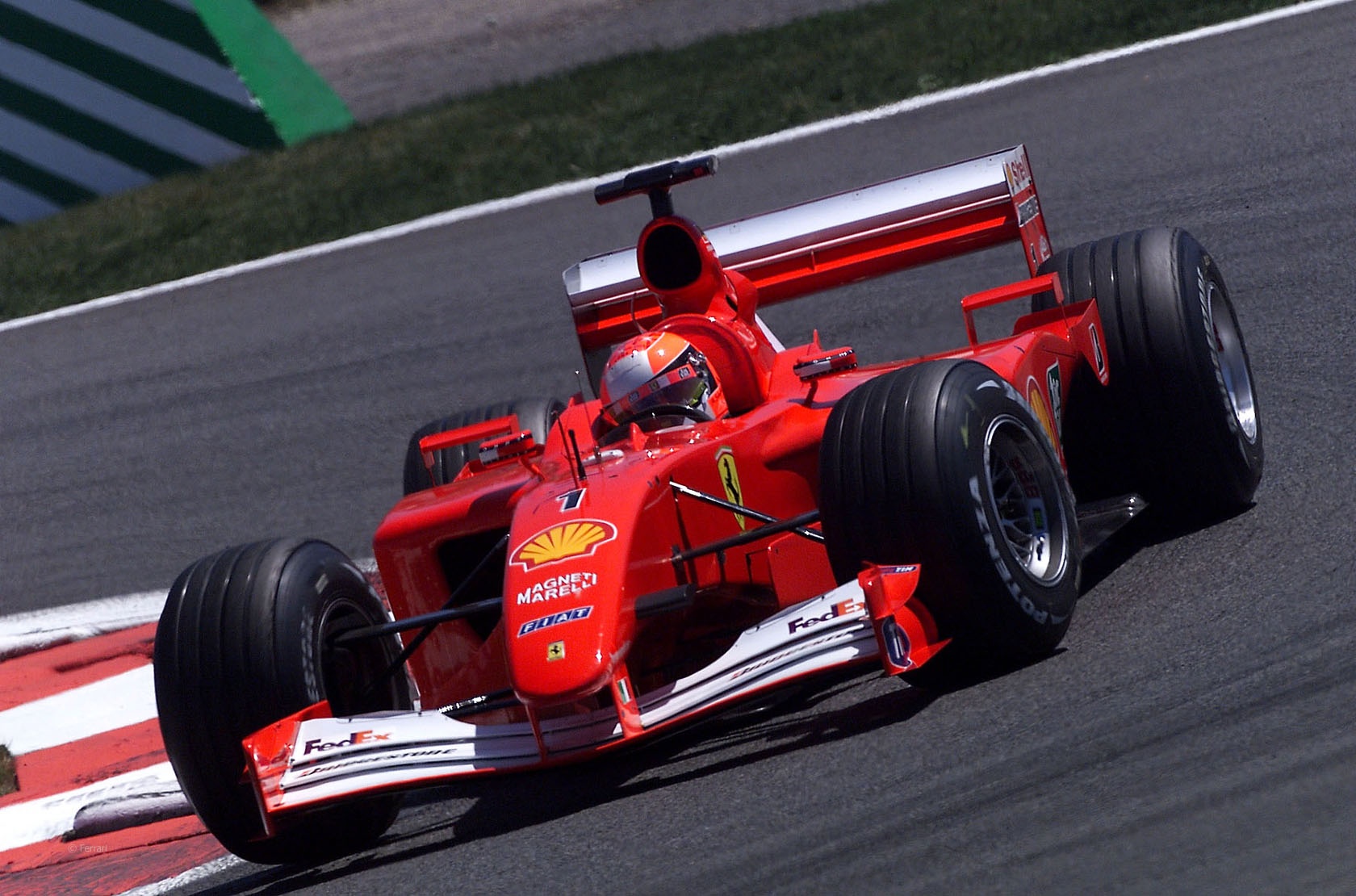 Am thanh xe tai cua Ferrari F2001 hinh anh