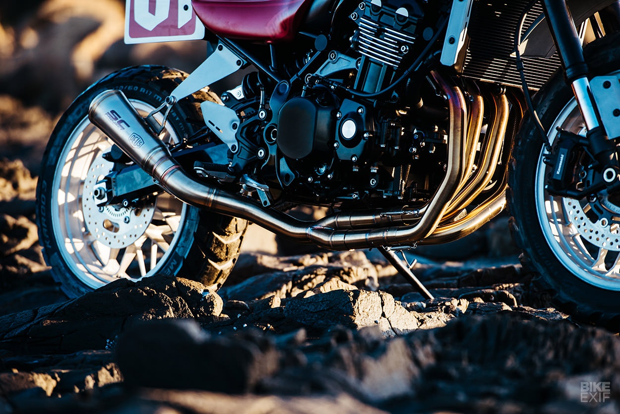 Kawasaki Z900RS do phong cach Zed chua te bong dem anh 8