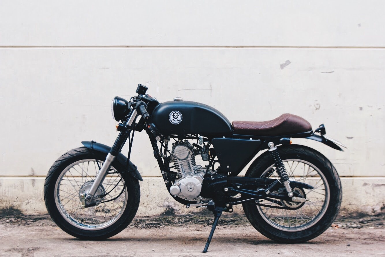 Suzuki GD110 do phong cach cafe racer tai Viet Nam hinh anh