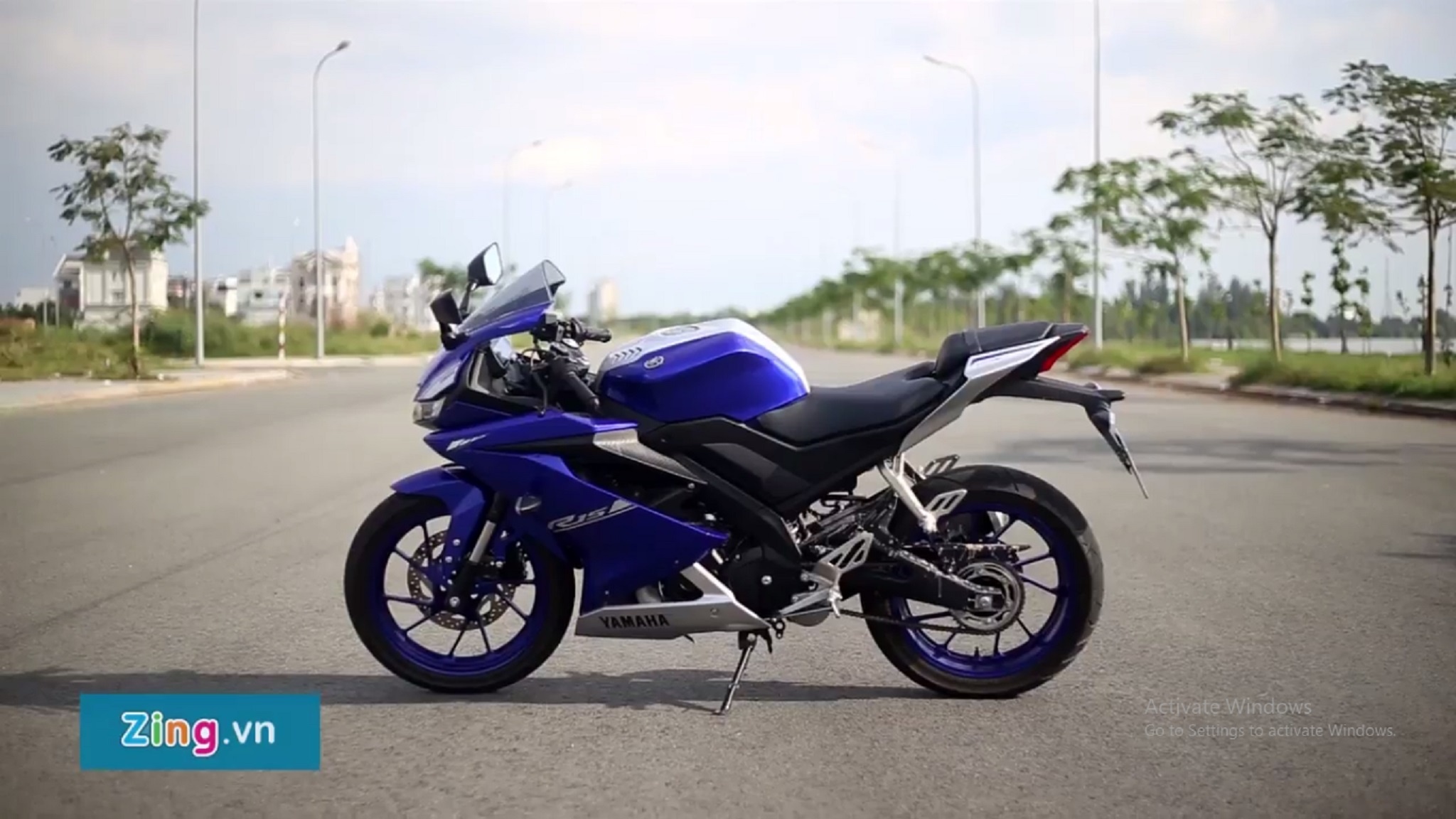 Danh gia Yamaha R15 2017: Ngoai hinh manh me, gia 93 trieu dong hinh anh