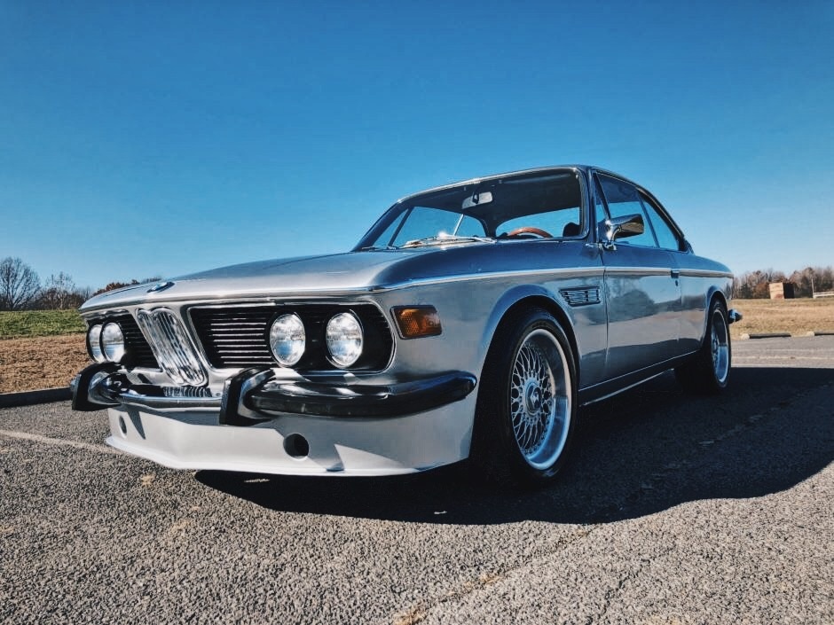 Xe the thao hai cua BMW bo hoang 7 nam duoc ban dau gia hinh anh