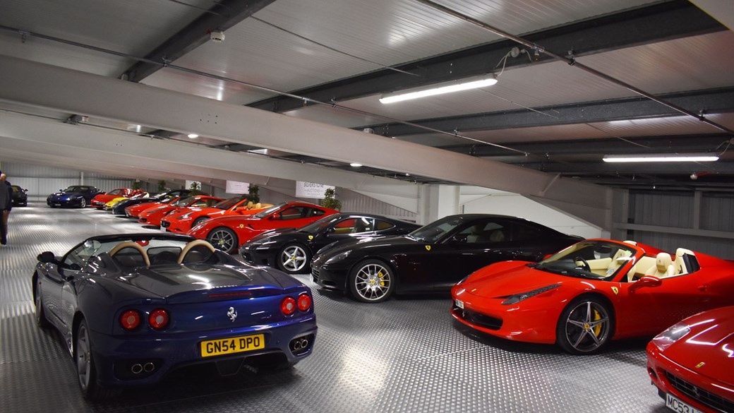 Phim truong co nhieu sieu xe Ferrari nhat the gioi hinh anh
