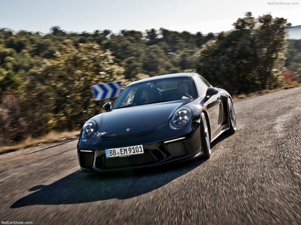 Porsche 911 GT3 them goi nang cap touring anh 10