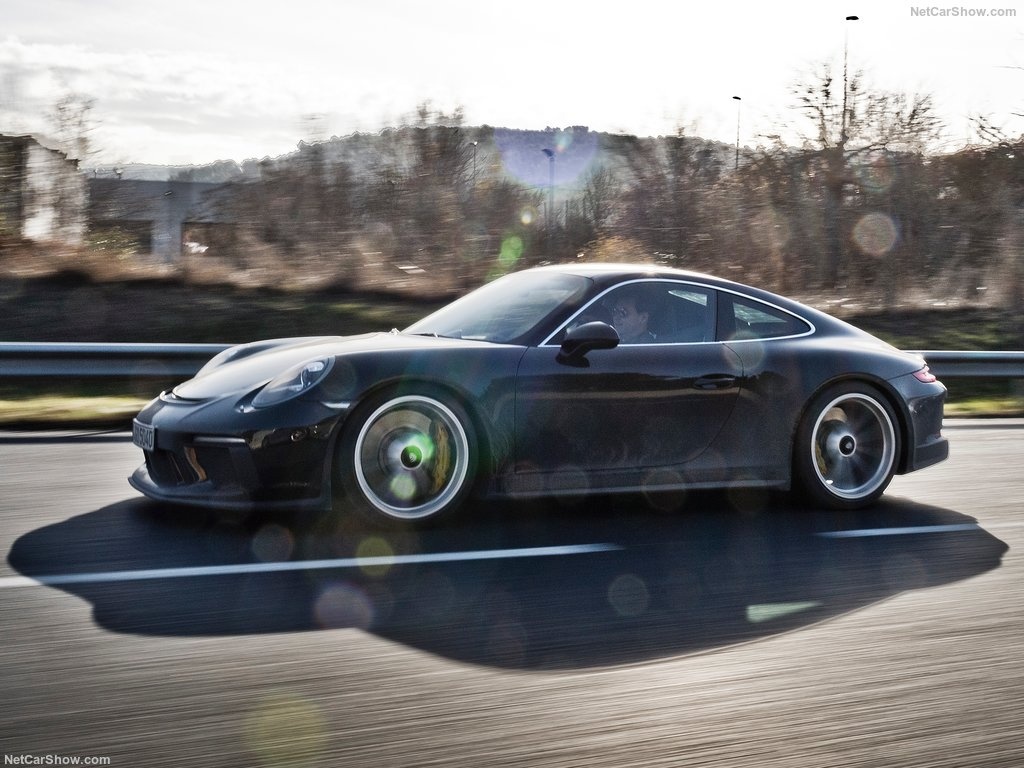 Porsche 911 GT3 them goi nang cap touring anh 8