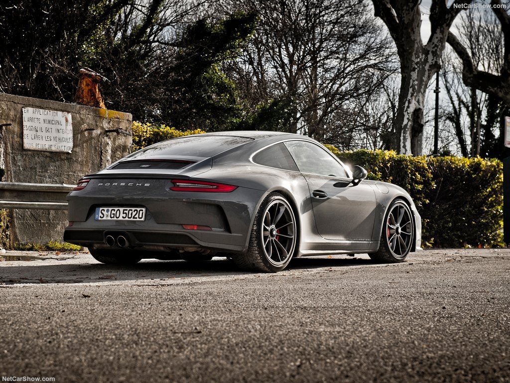Porsche 911 GT3 them goi nang cap touring anh 2