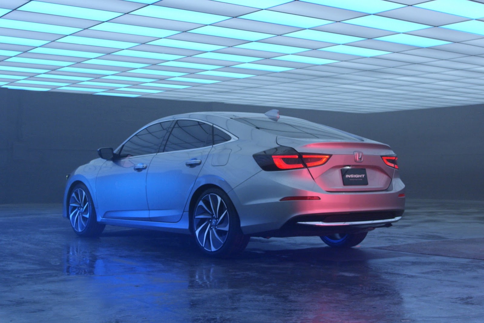 Lo dien mau sedan hybrid Honda Insight Concept anh 4