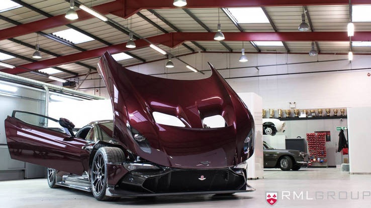 Aston Martin Vulcan phien ban duong pho dau tien tren the gioi anh 3