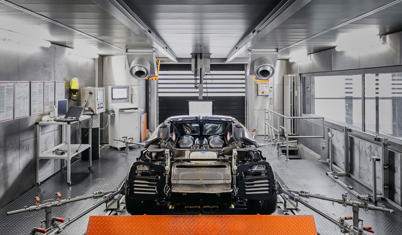 Bi mat ben trong nha may che tao Bugatti Chiron anh 9