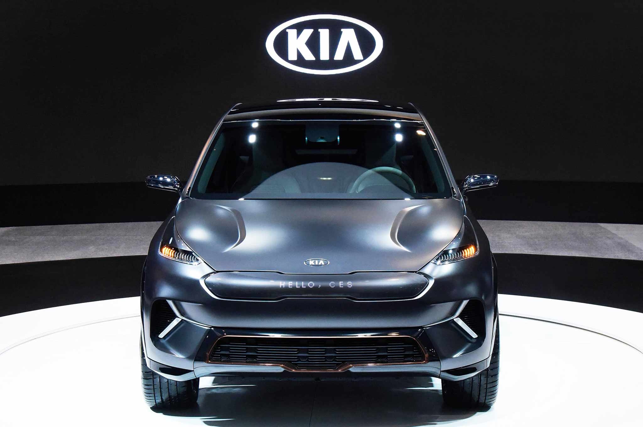 SUV dien Kia Niro concept co tinh nang nhan dien khuon mat hinh anh