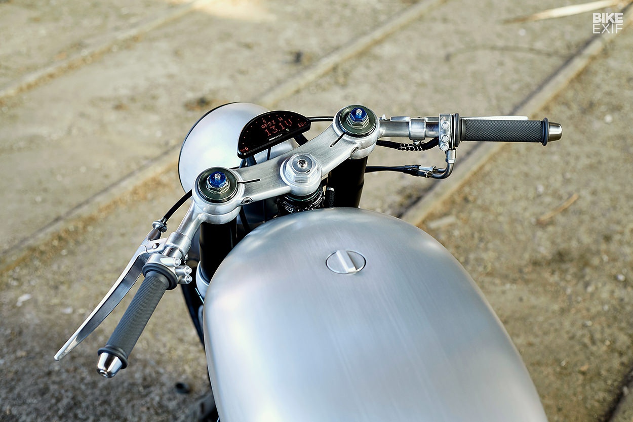 Ngua chien Honda CB750 do phong cach cafe racer anh 11