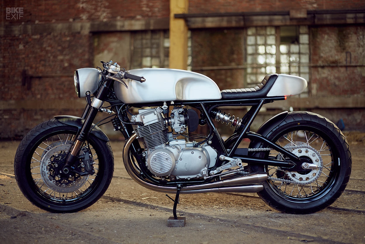 Ngua chien Honda CB750 do phong cach cafe racer anh 10