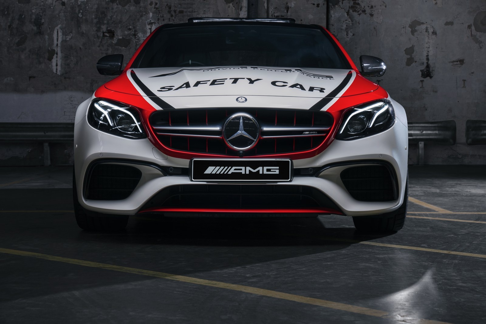 Mercedes-AMG E63 S 4MATIC+ phien ban xe dan duong anh 2