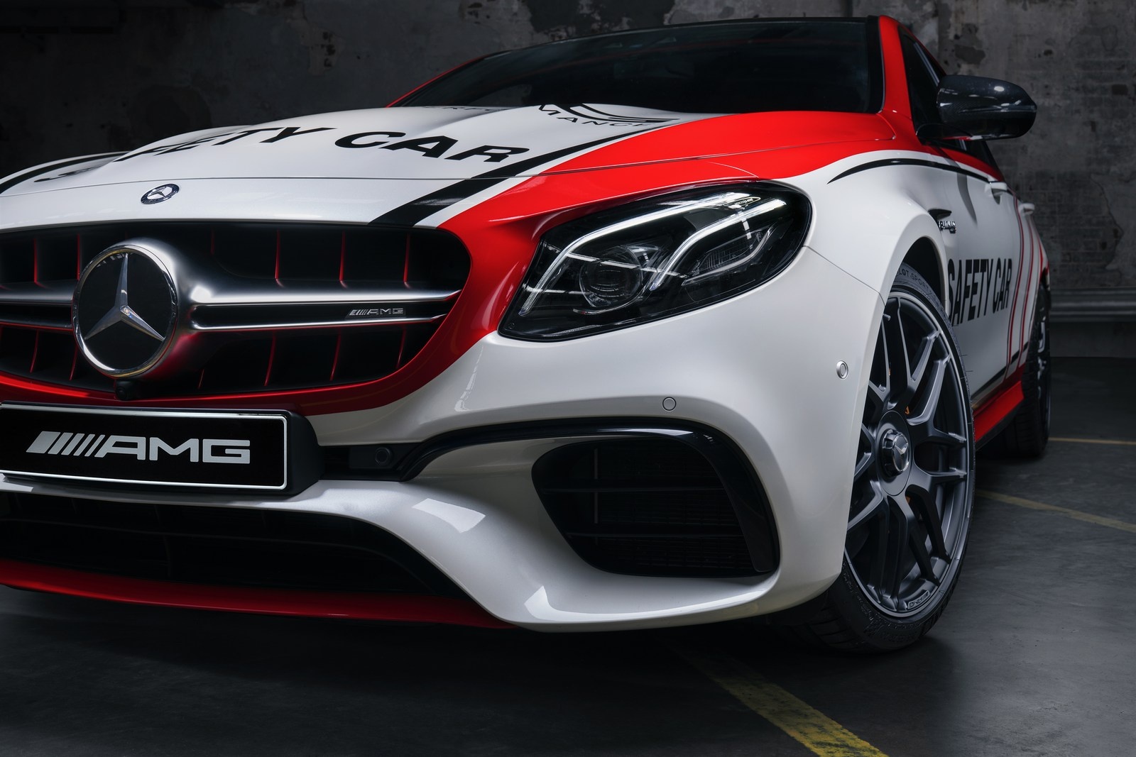 Mercedes-AMG E63 S 4MATIC+ phien ban xe dan duong anh 6