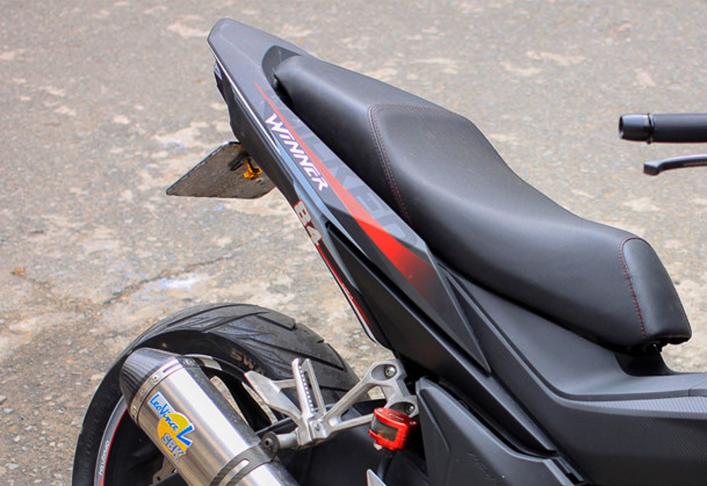 Có nên gắn biển số đút gầm,  vênh cao trên môtô,  xe máy? ảnh 2 Co nen gan bien so dut gam,  venh cao tren moto,  xe may? anh 2