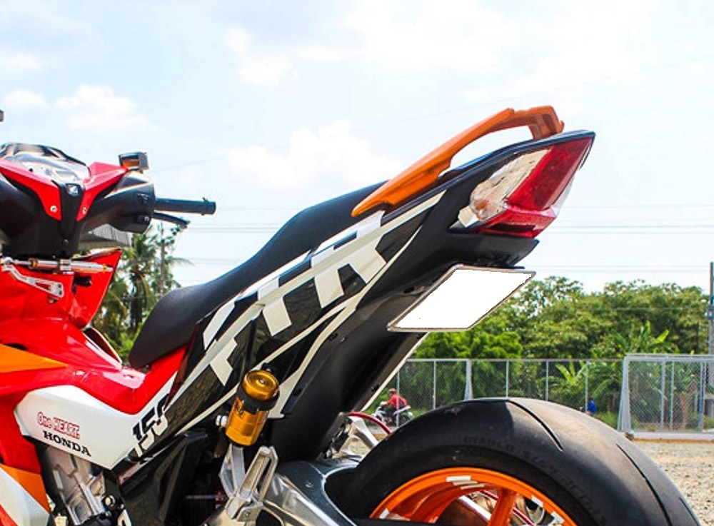 Có nên gắn biển số đút gầm,  vênh cao trên môtô,  xe máy? ảnh 1 Co nen gan bien so dut gam,  venh cao tren moto,  xe may? anh 1
