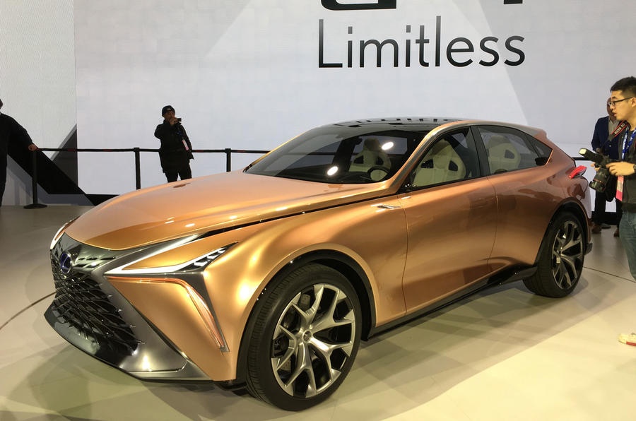Lexus ra mat mau SUV LF-1 Limitless, doi thu dang gom cua Road Rover hinh anh