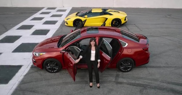 Kia khoe Forte 2019 hon han Lamborghini Aventador hinh anh