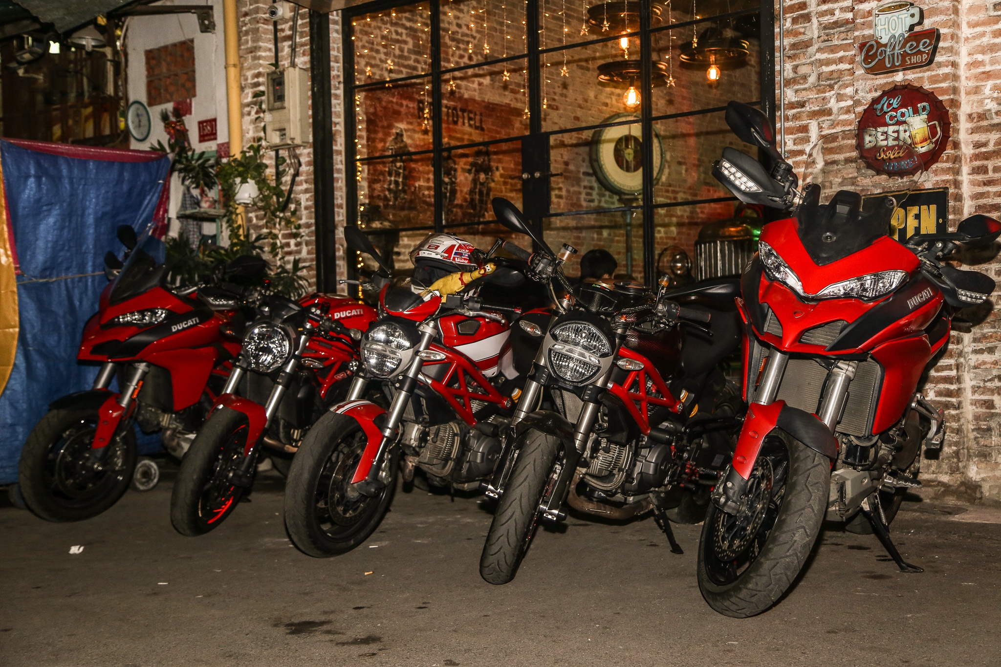 Dan moto phan khoi lon quy tu tai Sai Gon trong ngay hoi biker hinh anh