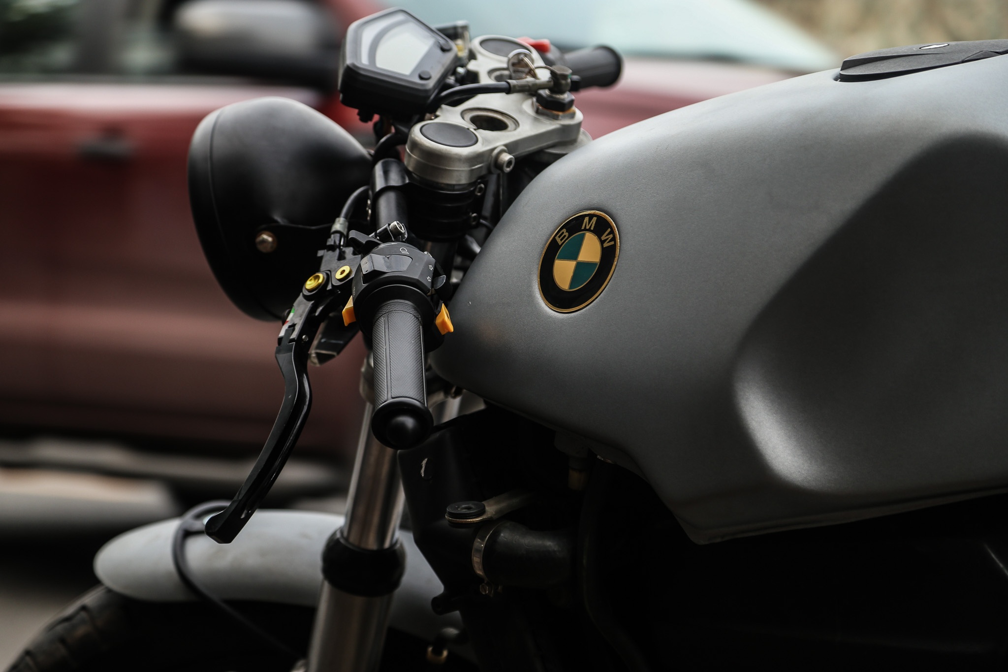 BMW K100 doi 1984 lot xac phong theo phong cach cafe racer cua biker VN anh 2