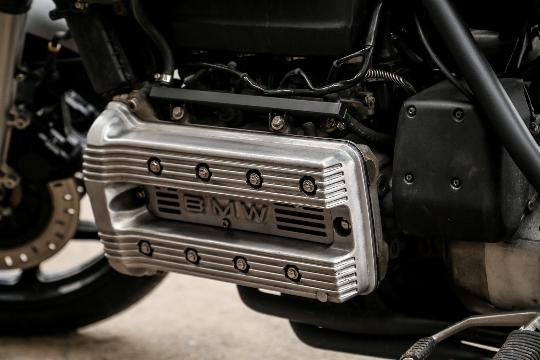 BMW K100 doi 1984 lot xac phong theo phong cach cafe racer cua biker VN anh 13