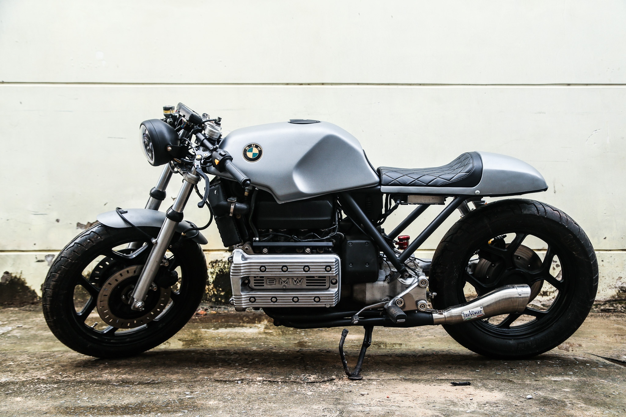 BMW K100 doi 1984 lot xac phong theo phong cach cafe racer cua biker VN anh 3