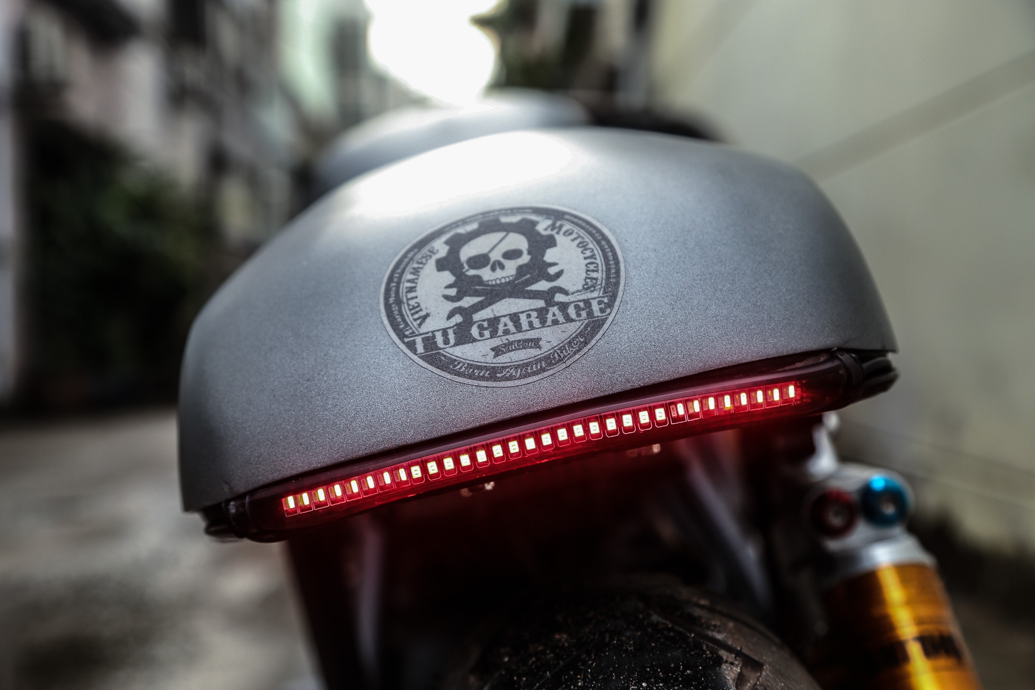 BMW K100 doi 1984 lot xac phong theo phong cach cafe racer cua biker VN anh 8