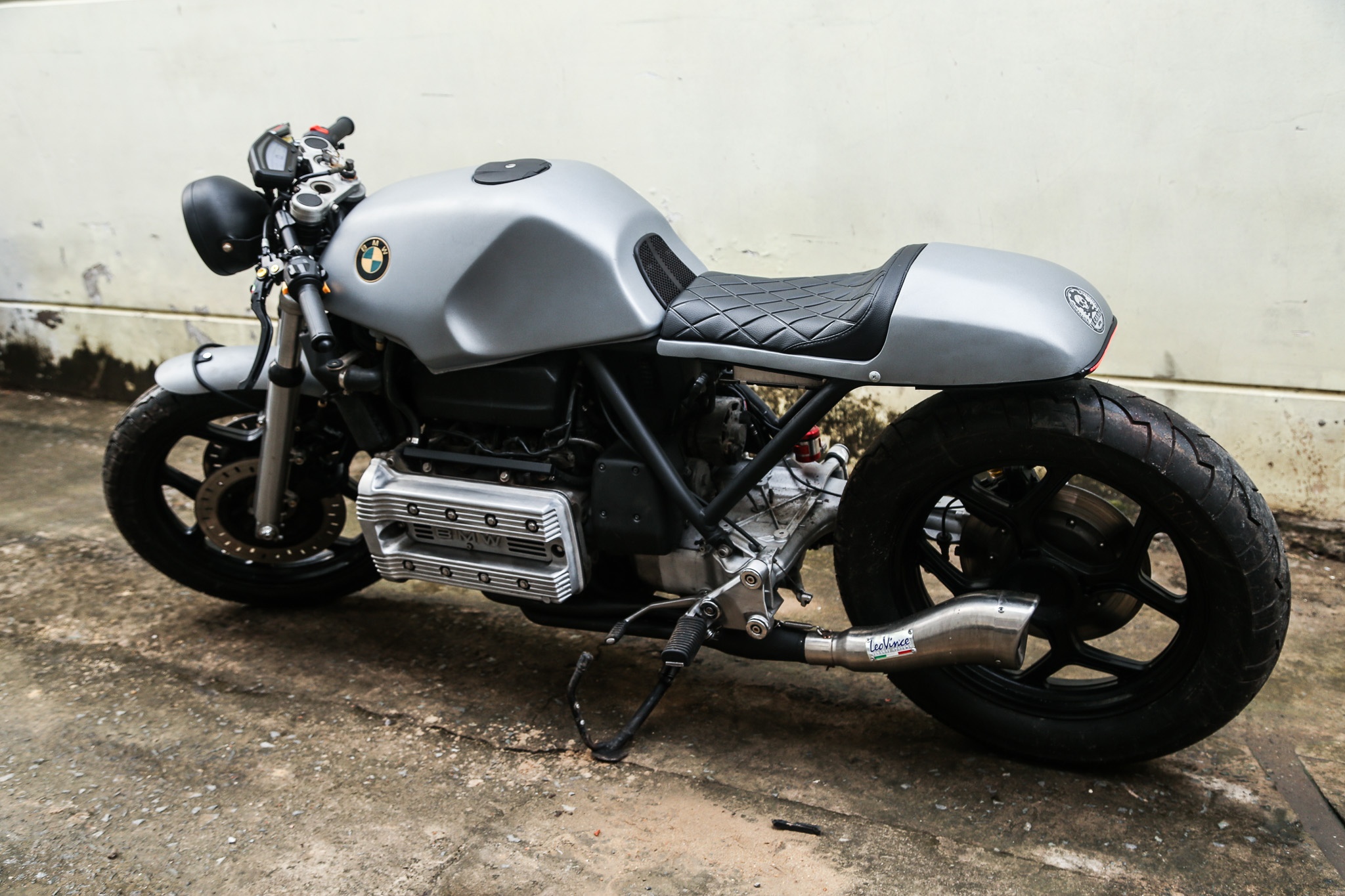 BMW K100 doi 1984 lot xac phong theo phong cach cafe racer cua biker VN anh 14