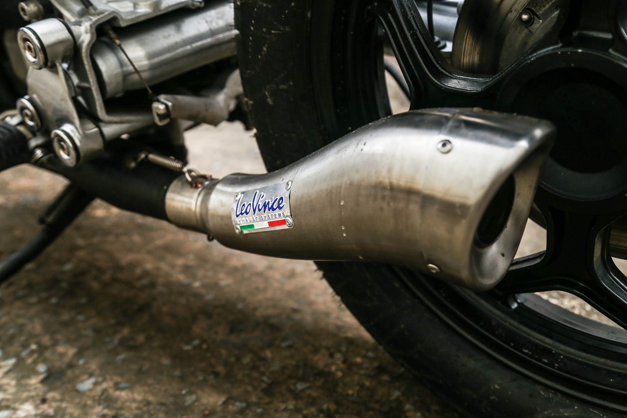 BMW K100 doi 1984 lot xac phong theo phong cach cafe racer cua biker VN anh 12