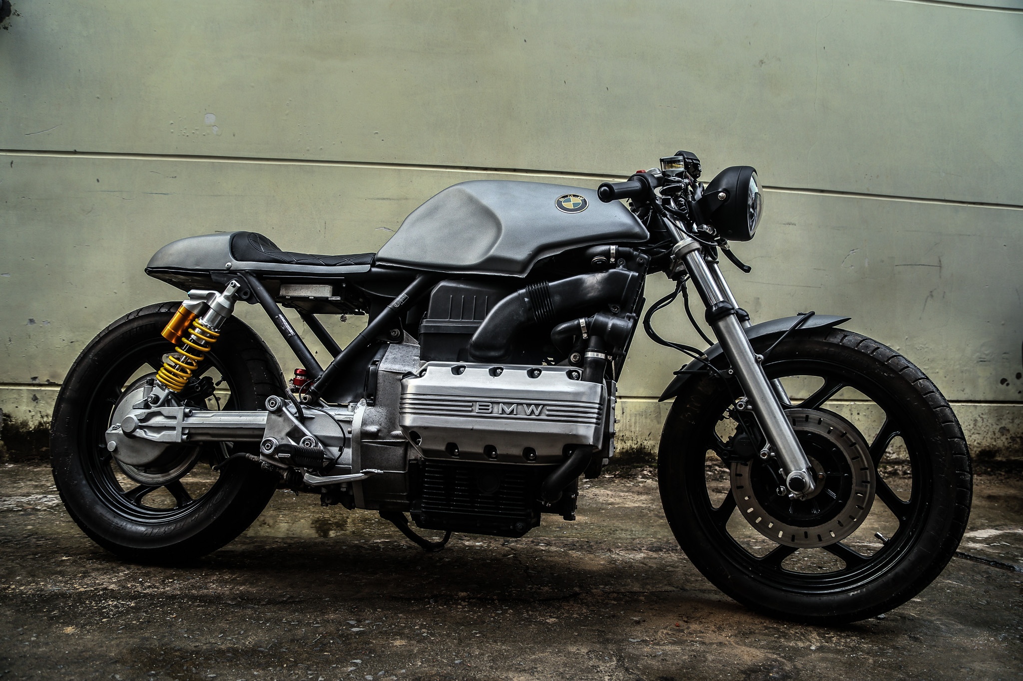 BMW K100 doi 1984 do phong cach cafe racer cua biker Viet Nam hinh anh