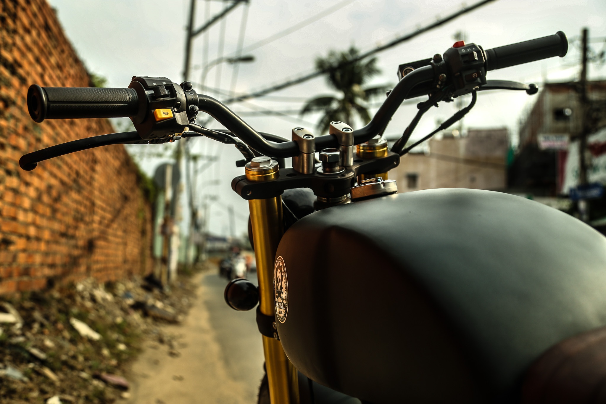 Suzuki GN125 do phong cach tracker cua Biker Soc Trang anh 4