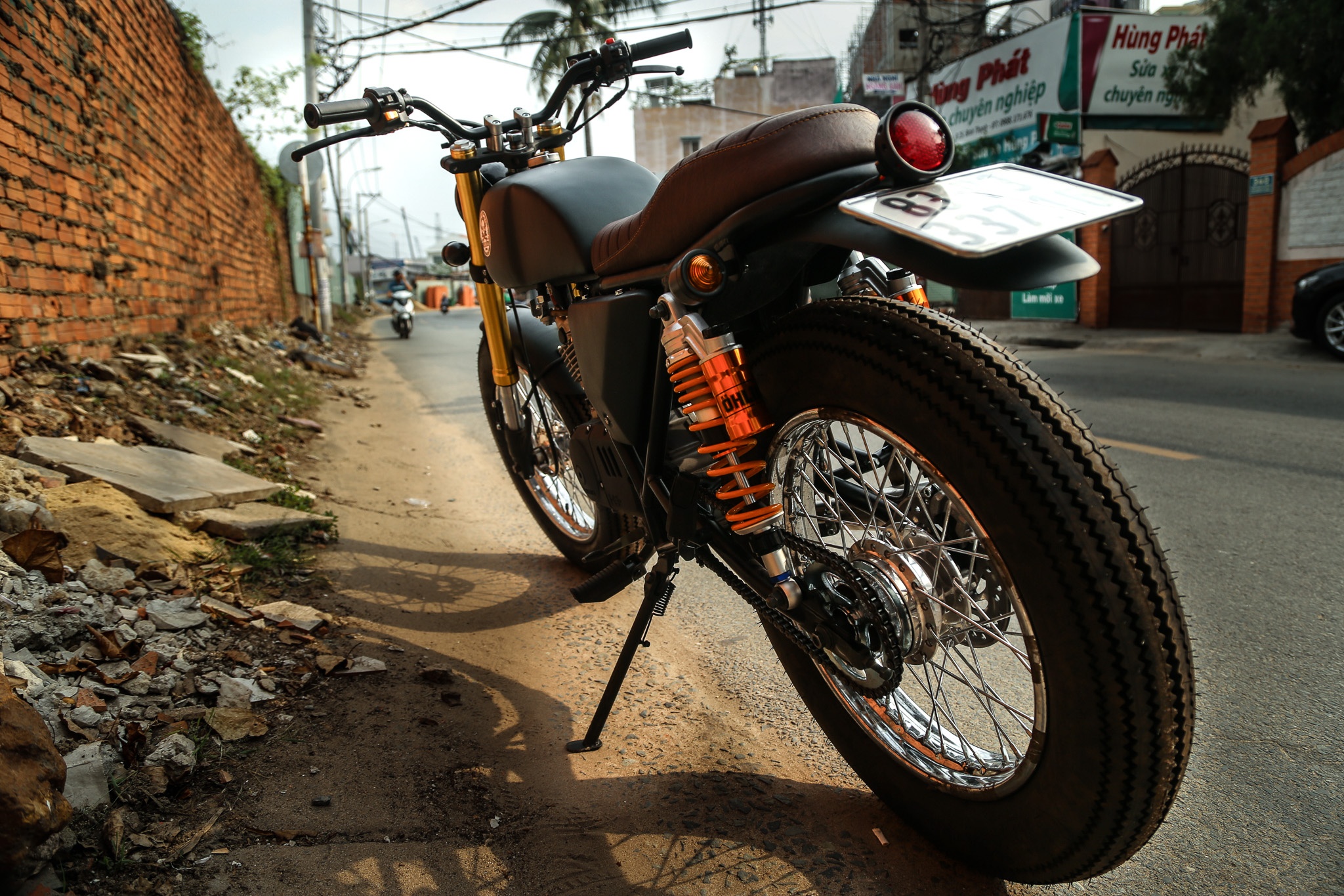 Suzuki GN125 do phong cach tracker cua Biker Soc Trang anh 9