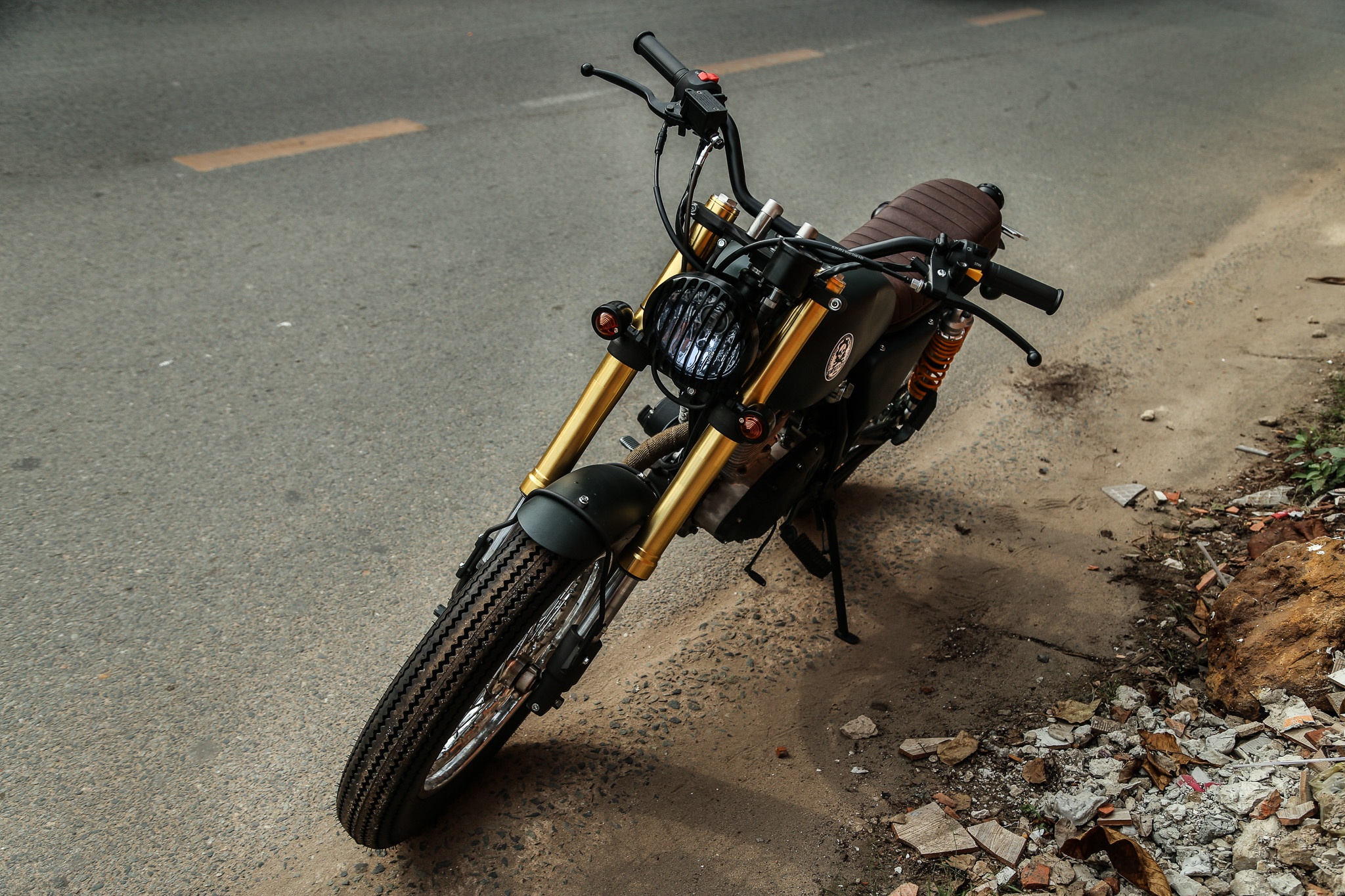 Suzuki GN125 do phong cach tracker cua Biker Soc Trang anh 14