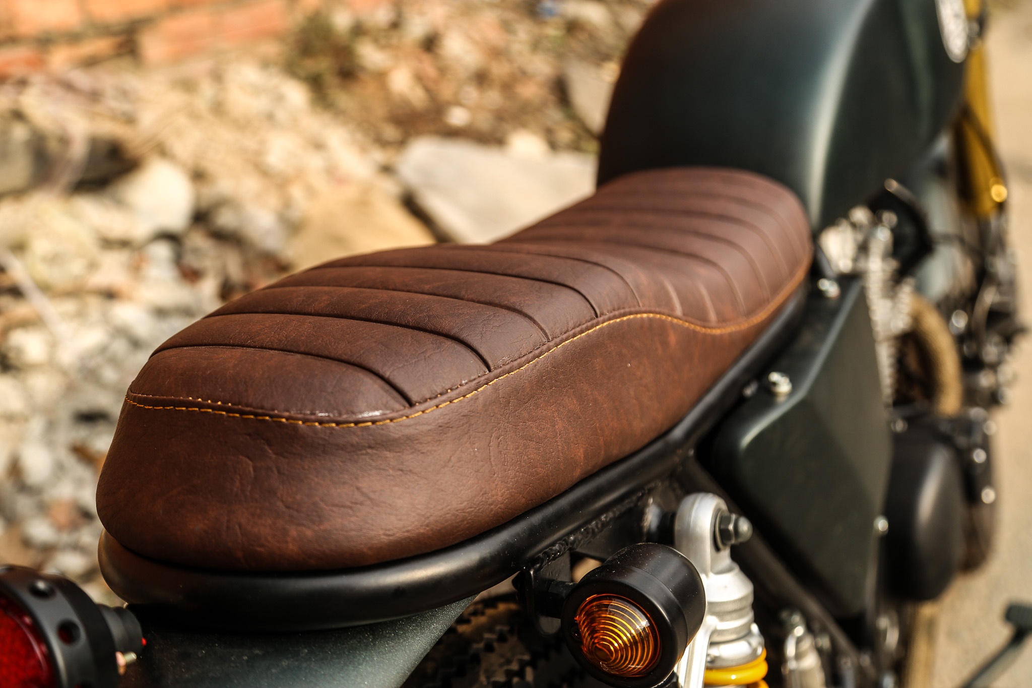 Suzuki GN125 do phong cach tracker cua Biker Soc Trang anh 7