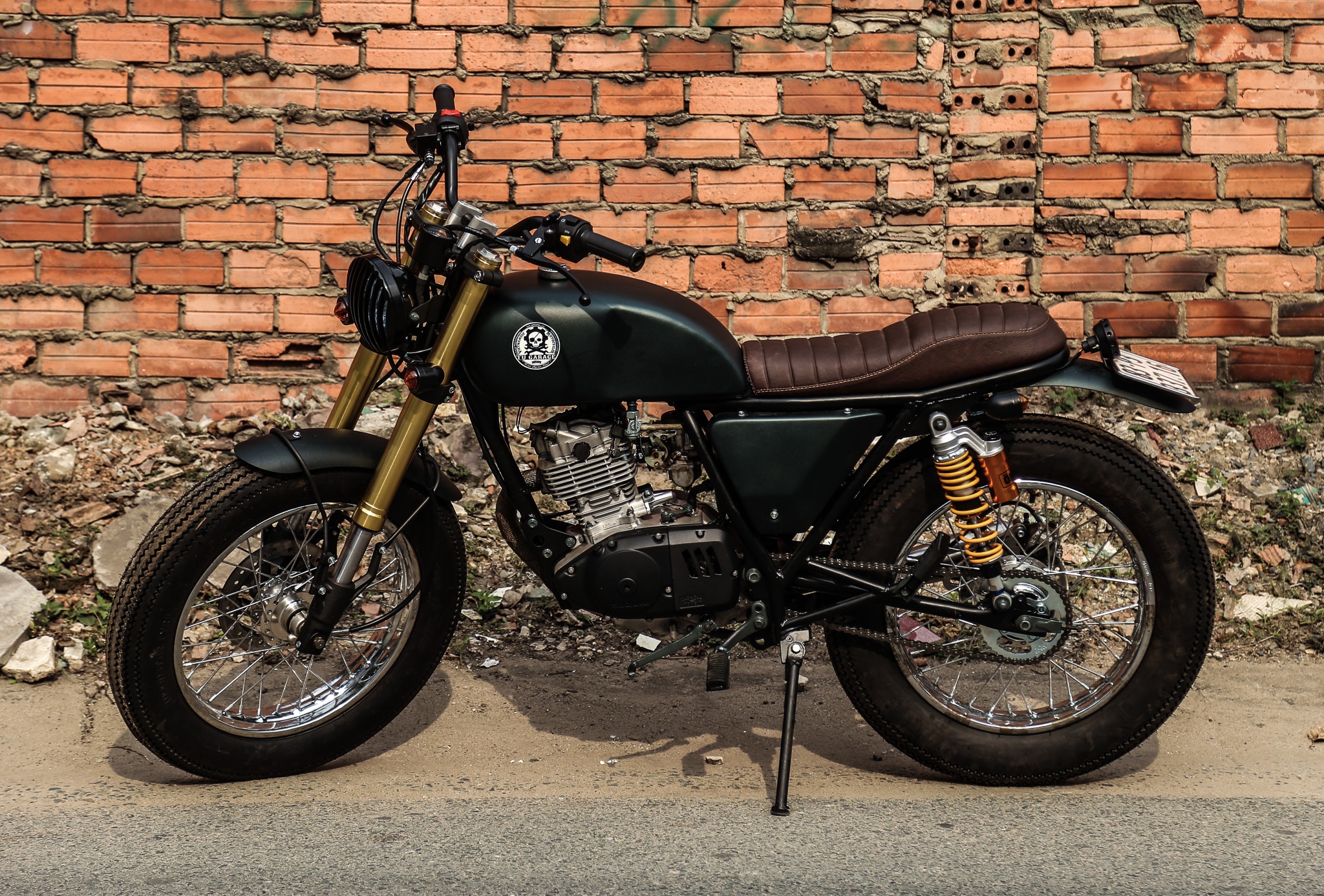 Suzuki GN125 do phong cach tracker cua Biker Soc Trang anh 2