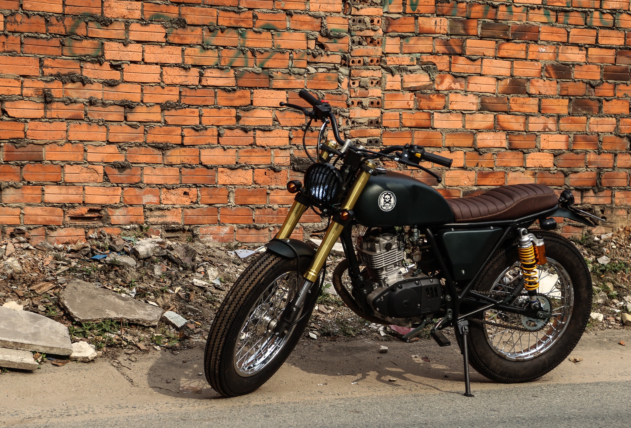 Suzuki GN125 do phong cach tracker cua Biker Soc Trang anh 11