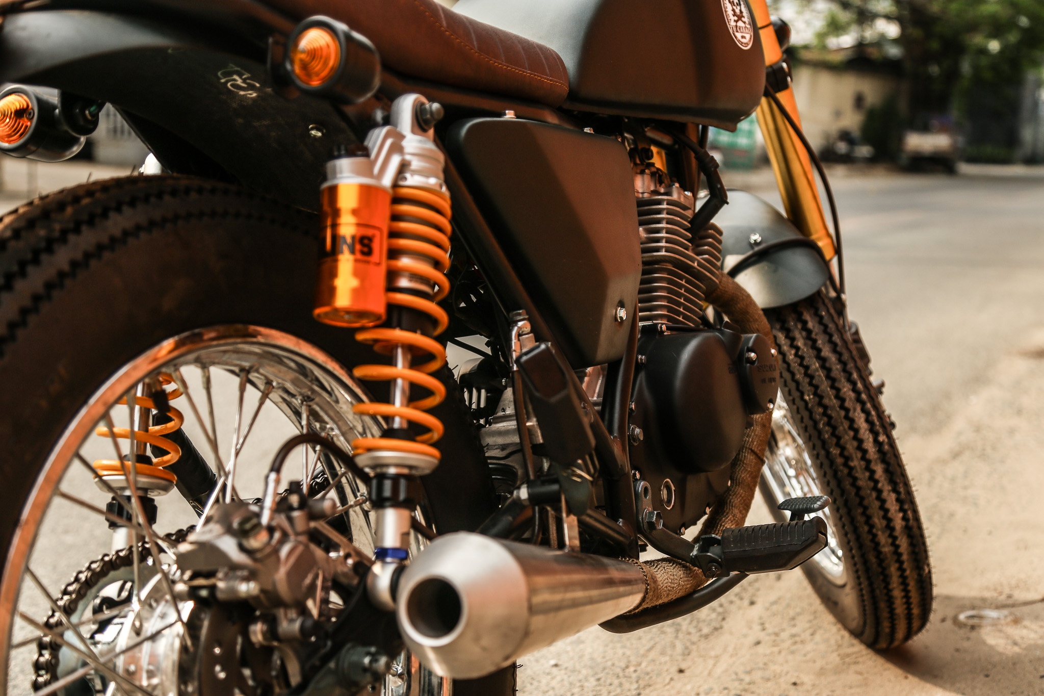 Suzuki GN125 do phong cach tracker cua Biker Soc Trang anh 10
