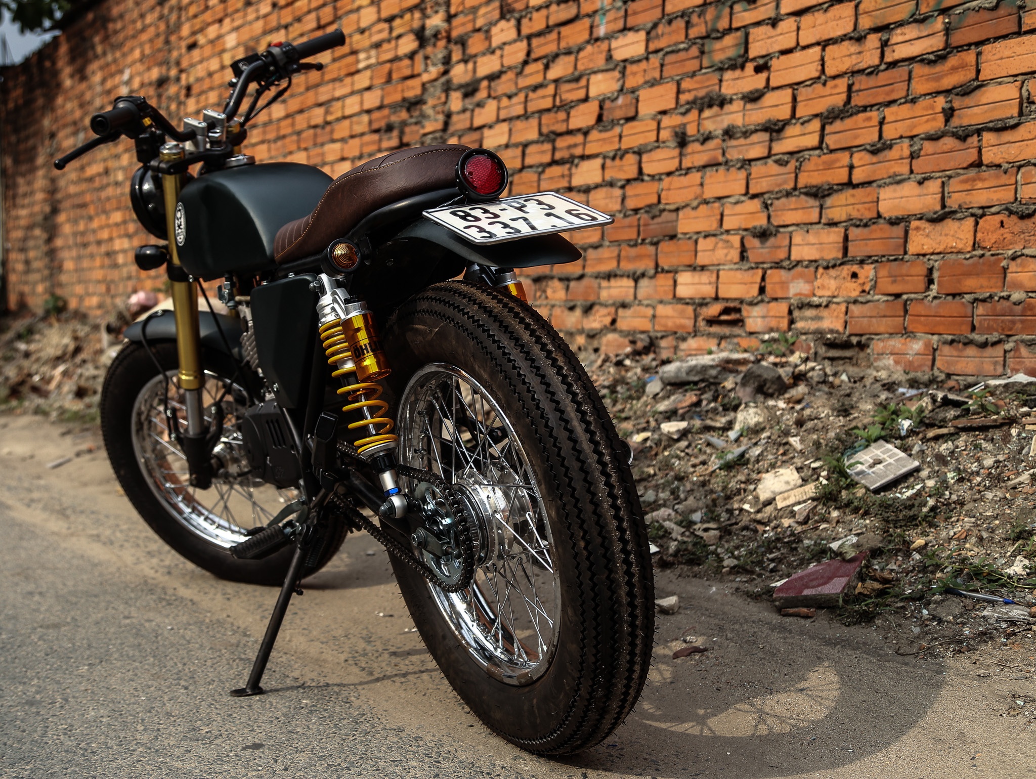 Suzuki GN125 do phong cach tracker cua Biker Soc Trang anh 13