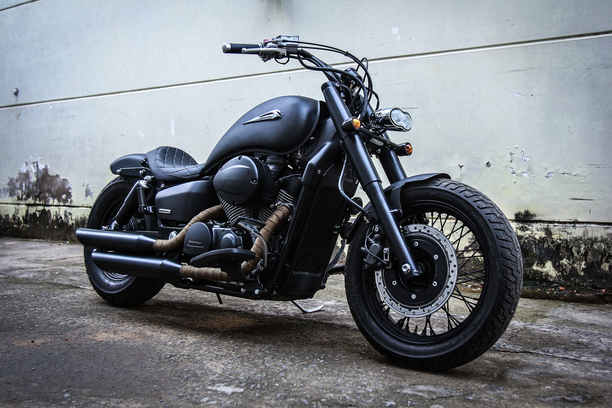 Honda Shadow Aero 750 do phong cach bobber tai Sai Gon hinh anh