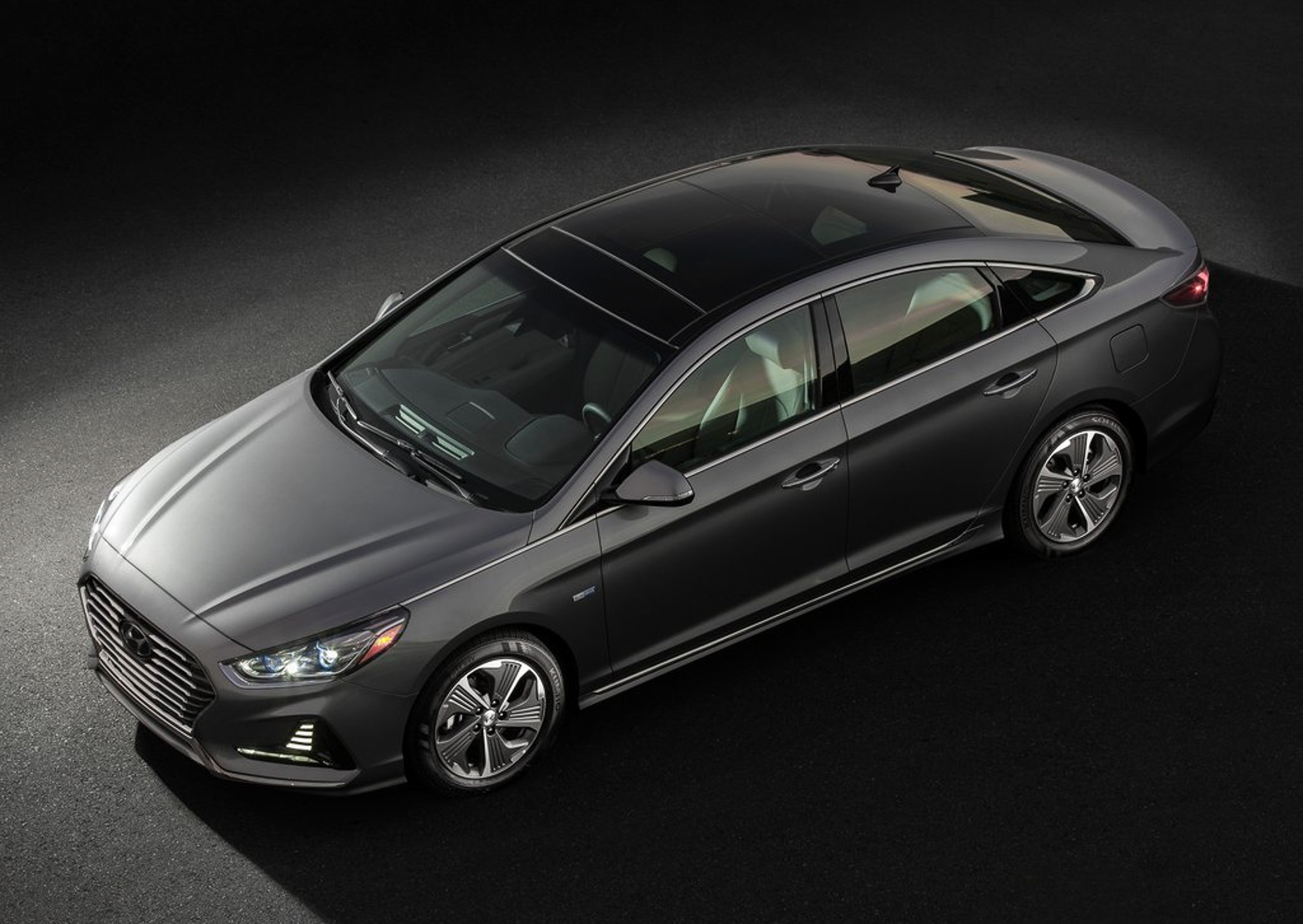 Hyundai Sonata hybrid 2018: sedan binh dan nhieu tinh nang hien dai anh 2