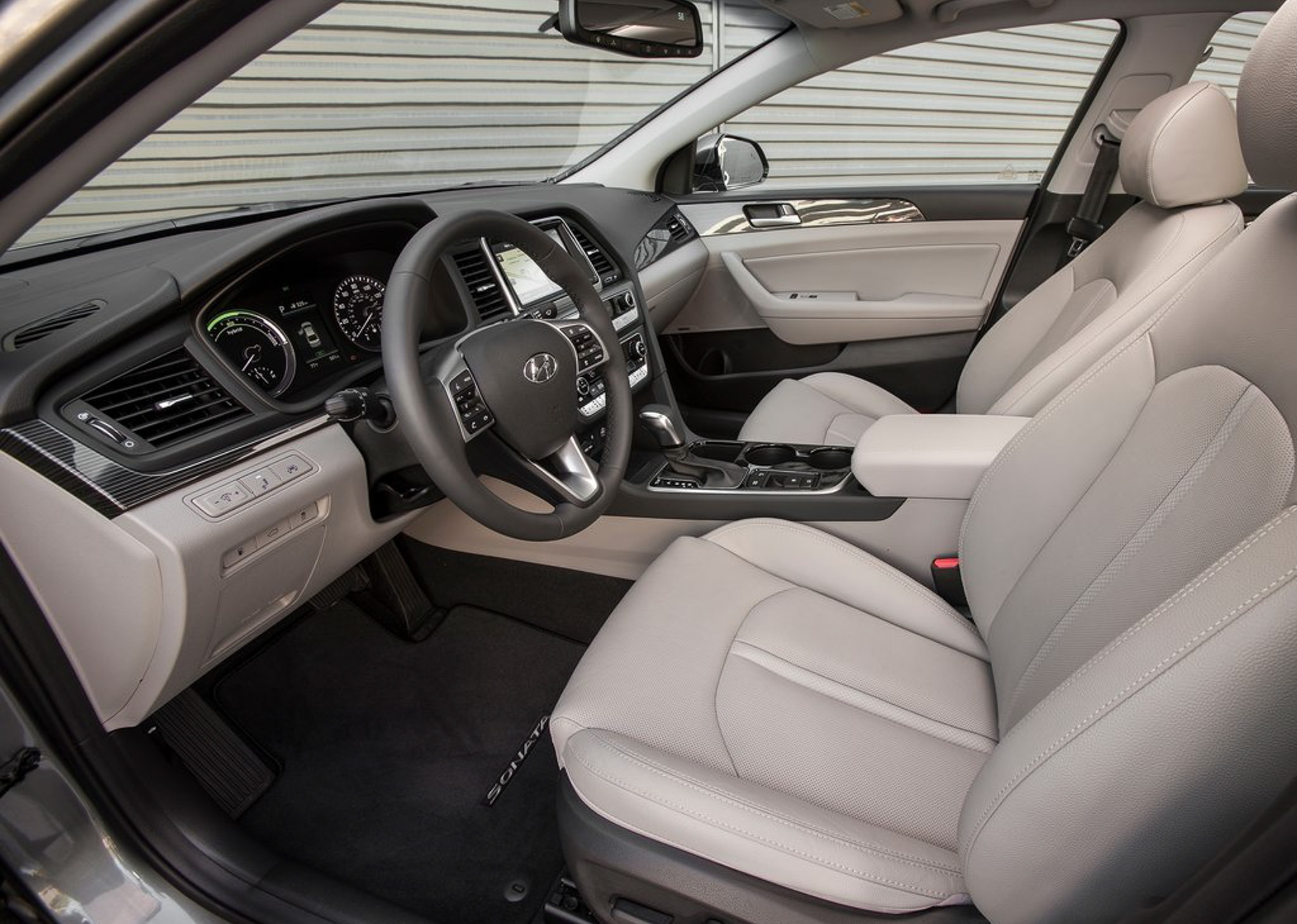 Hyundai Sonata hybrid 2018: sedan binh dan nhieu tinh nang hien dai anh 5