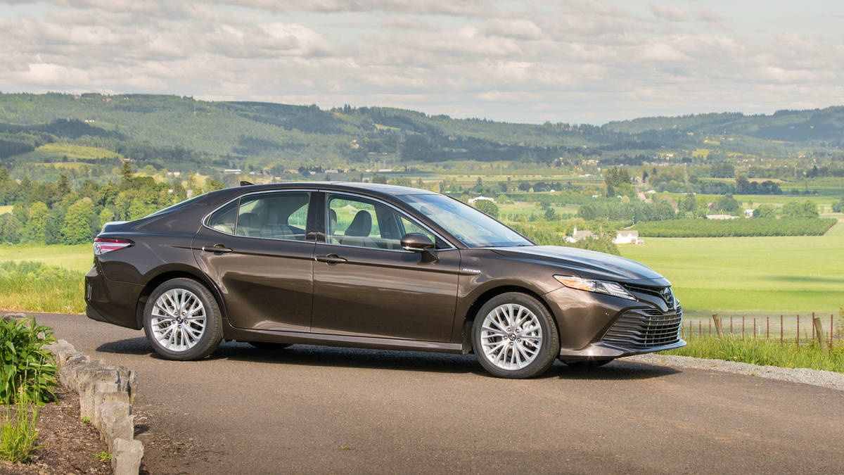Toyota Camry hybrid 2018 chinh thuc ban ra gia 37.000 USD anh 4
