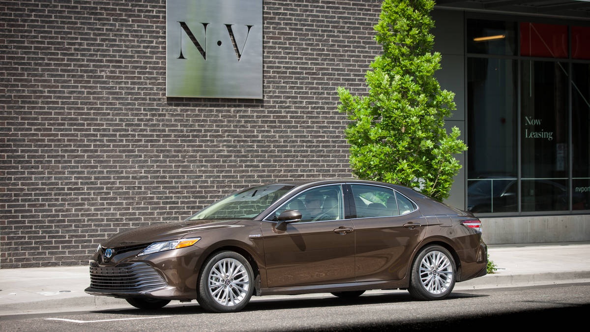 Toyota Camry hybrid 2018 chinh thuc ban ra gia 37.000 USD anh 9