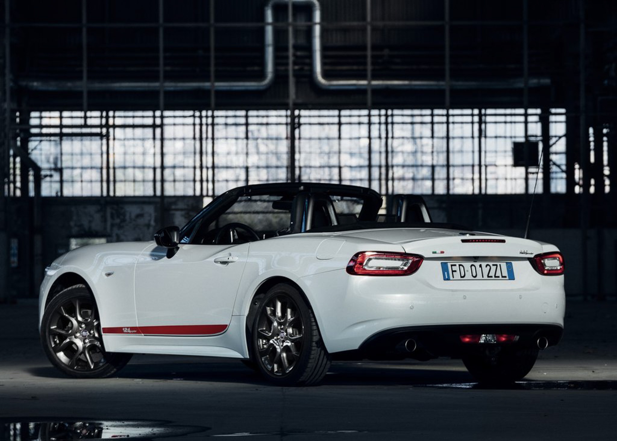Anh Fiat 124 Spider S-Design anh 2