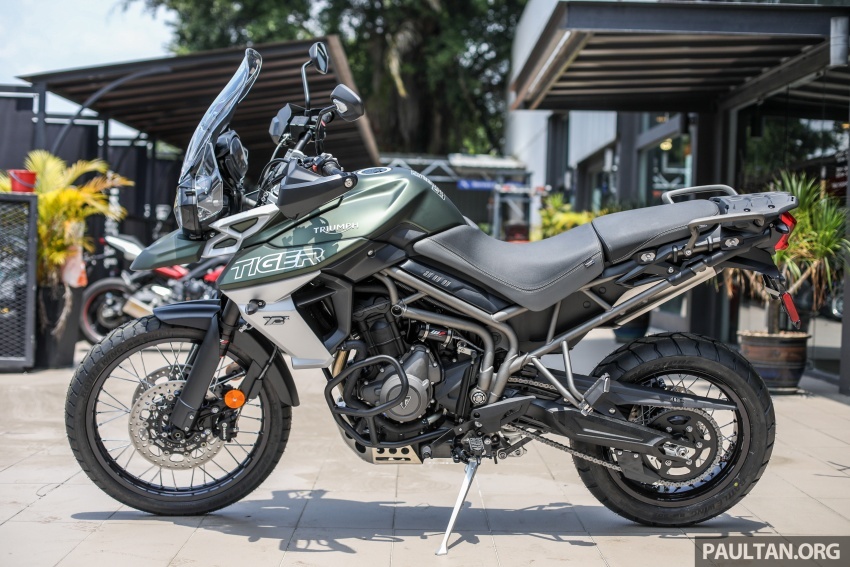 Triumph Tiger 800 XCx va XRx 2018 cap ben Malaysia hinh anh