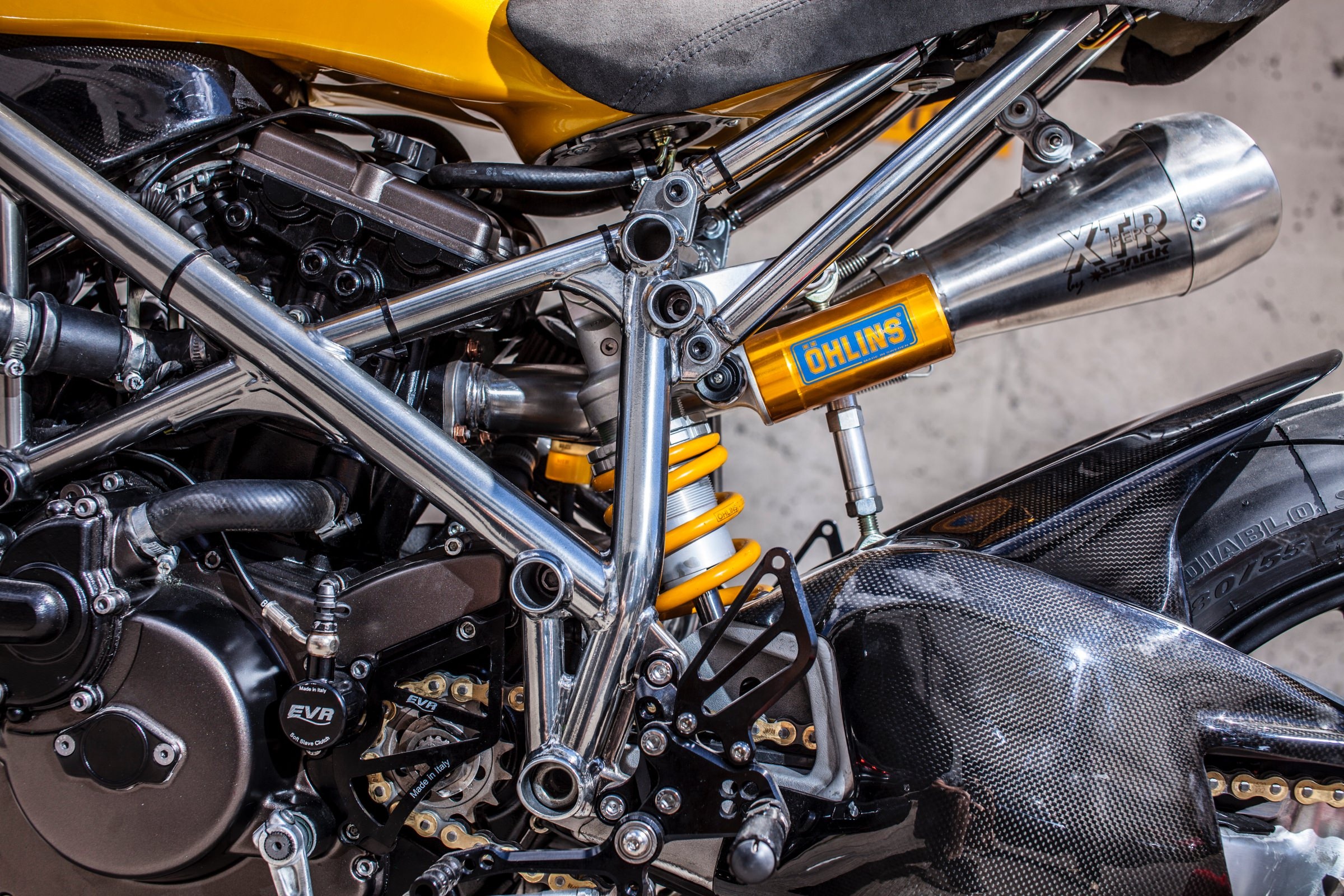 Ducati 848 lot xac thanh Street Fighter anh 11